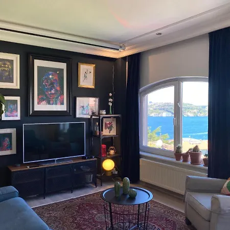 Apartment Delightful With Backyard And Bosphorus View In Uskudar