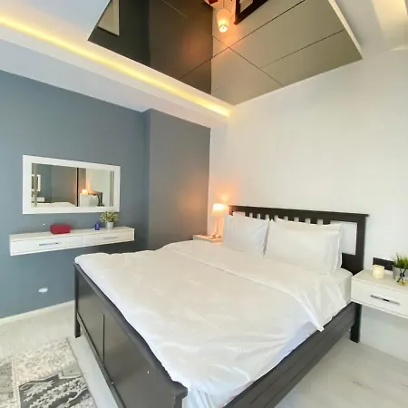 Appartamento Delightful With Backyard And Bosphorus View In Uskudar Provincia di Istanbul