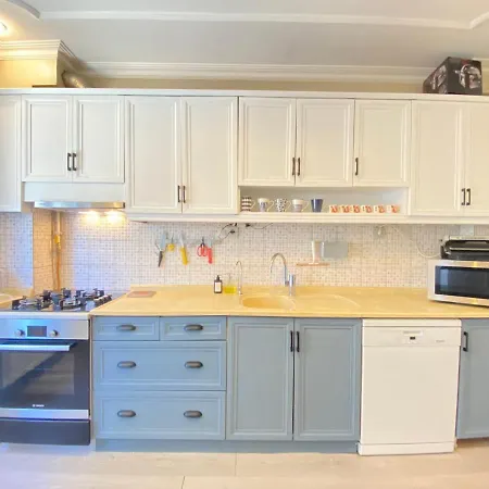 Apartment Delightful With Backyard And Bosphorus View In Uskudar *