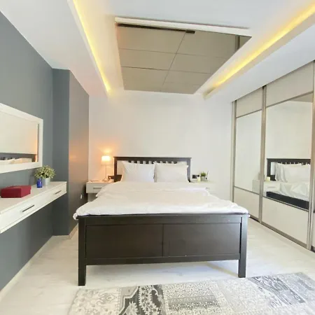 Apartment Delightful With Backyard And Bosphorus View In Uskudar *